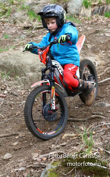 Preload previous image